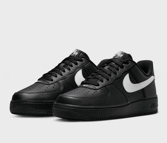 Nike Air Force 1 '07 Black and White